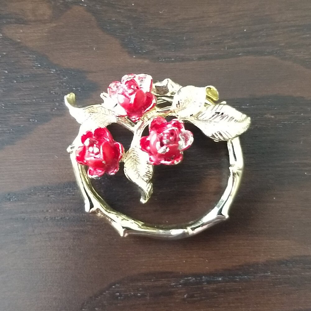 Vintage Gerry's Round Wreath Roses Gold Tone Brooch Pin Floral Party Casual